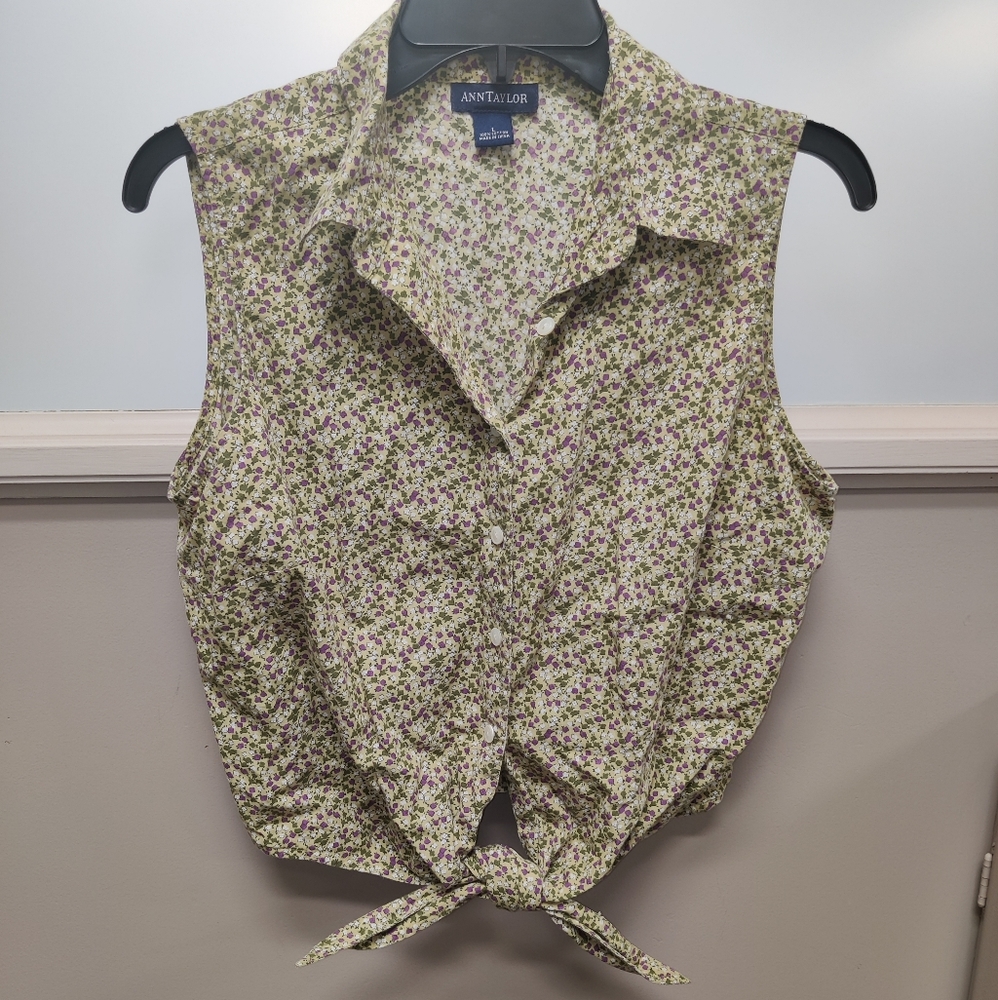 Floral tie crop top.